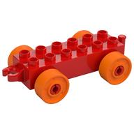 Duplo Fahrzeugbasis 2 × 6 mit Zierschrauben, offenem Kupplungsende und orangefarbenen Rädern Rot