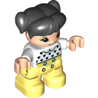 Duplo Figur Kind mit Zöpfen und Pony schwarz, mit hellnougatfarbenem Gesicht und Händen, hellgelben Beinen, schwarzem Herz, hellgrünem Kragen (bedruckt)