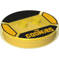 Function Brick Round 4 × 4 × 2/3 with 2 Studs and 'THE GOONIES' Print Transparent-Gelb