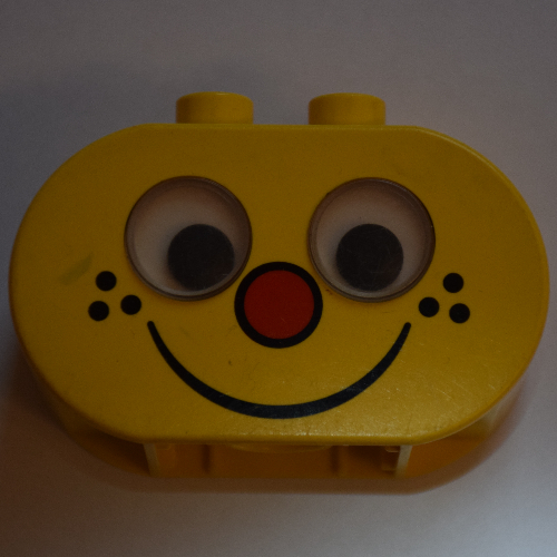 Duplo Brick 2 × 4 × 2 Rounded Ends and Rattling Eyes with Freckle Face Print Gelb