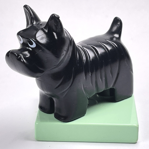 Duplo Tier Hund, Scottish Terrier / Scottie auf hellgrüner Basis
