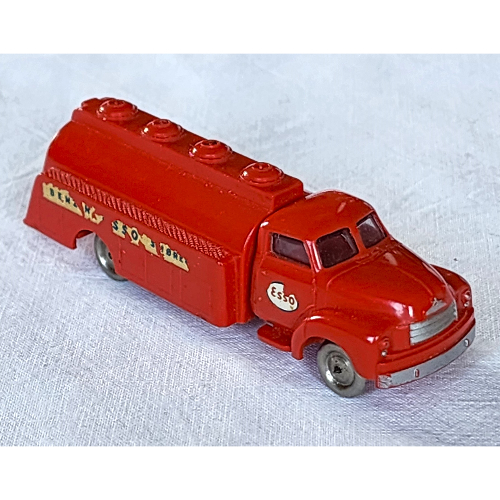 HO Scale Bedford ESSO Tank Truck - Front Indicators Rot