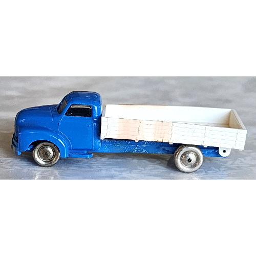 HO Scale Bedford Flatbed - Front Indicators in Blue