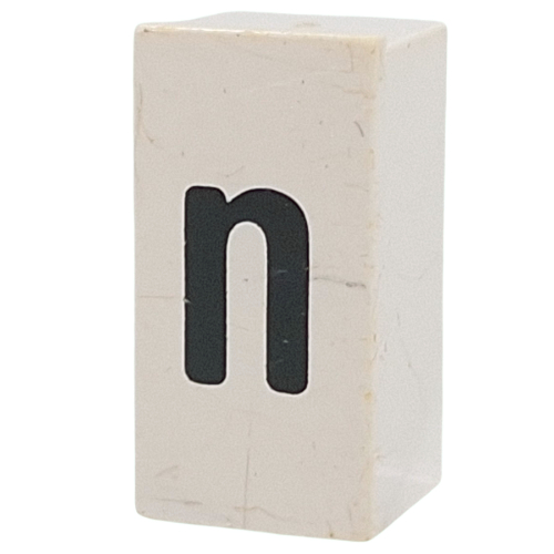 Tile Special 1 × 2 × 5/6 with Stud Hole in End with 'n' print Weiß