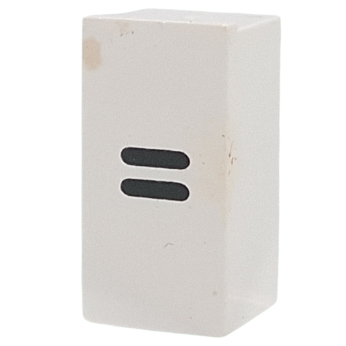 Fliese speziell 1 × 2 × 5/6 mit Noppe Loch in Ende mit '=' Druck in Weiß