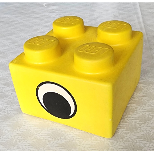 Brick Soft 2 × 2 with Eye Print Yellow