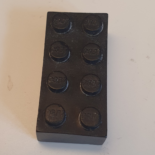 Brick 2 × 4 with Old Logo on Studs and without Cross Supports Schwarz