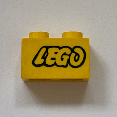 Brick 1 × 2 with LEGO Logo Open O Black Outline Print Yellow