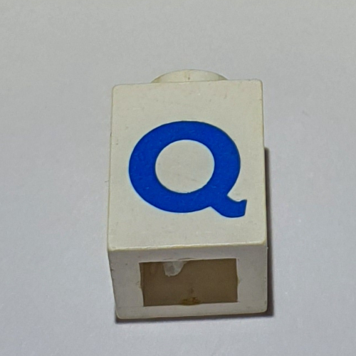 Brick 1 × 1 with Blue 'Q' Print (Bold Font) White