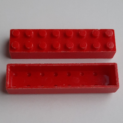 Brick 2 × 8 without Bottom Tubes Red