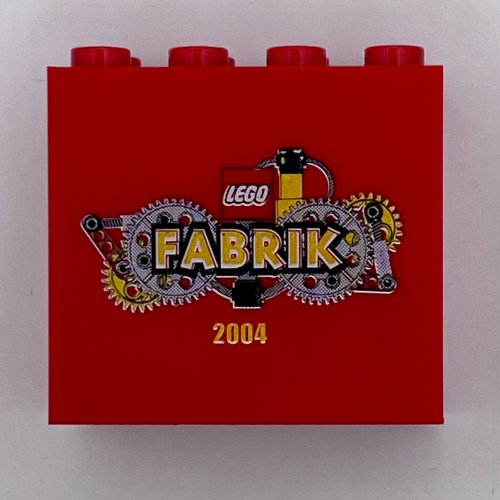 Stein 2 × 4 × 3 mit 'LEGO FABRIK 2004' Druck Rot