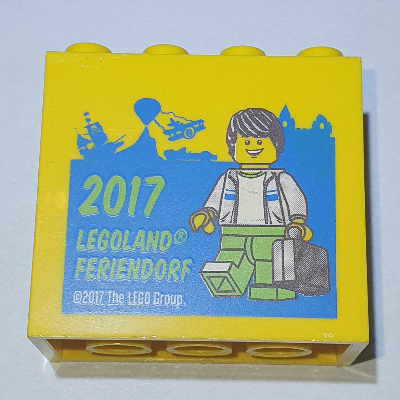 Brick 2 × 4 × 3 with 'LEGOLAND FERIENDORF 2017', Minifigure with Suitcase Print Yellow