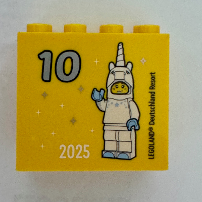 Brick 2 × 4 × 3 with 'LEGOLAND Deutschland Resort 10 2025', (Besuchsmeister Silber) Print Yellow