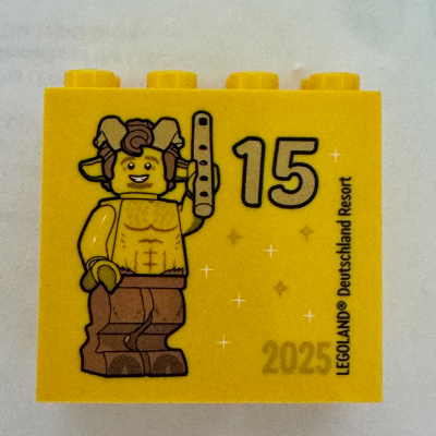 Brick 2 × 4 × 3 with 'LEGOLAND Deutschland Resort 15 2025', (Besuchsmeister Gold) Print Gelb