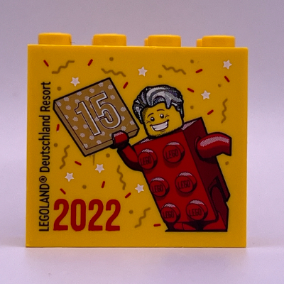 Brick 2 × 4 × 3 with 'LEGOLAND Deutschland Resort 15 2022', Red Brick Figure (Besuchsmeister Gold) Print Gelb