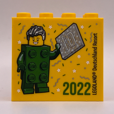 Brick 2 × 4 × 3 with 'LEGOLAND Deutschland Resort 10 2022', Green Brick Figure (Besuchsmeister Silver) Print Gelb