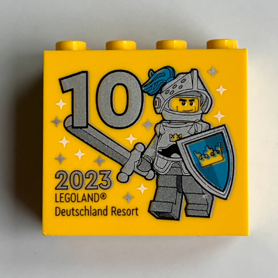 Brick 2 × 4 × 3 with 'LEGOLAND Deutschland Resort 10 2023' Knight (Besuchsmeister Silver) Print Gelb