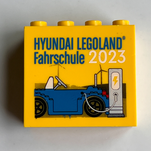 Brick 2 × 4 × 3 with 'HYUNDAI LEGOLAND Fahrschule 2023' Print Gelb