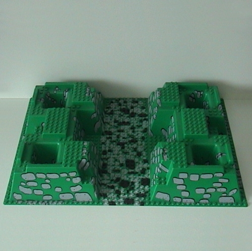 Grundplatte erhöht 32 × 48 × 6 mit 4 Eckgruben und Felsenpfad (bedruckt) in Grün