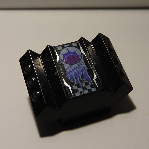 Brick Sloped 2 × 2 No Studs with Angled Side Block Extensions and Spiky Print Schwarz
