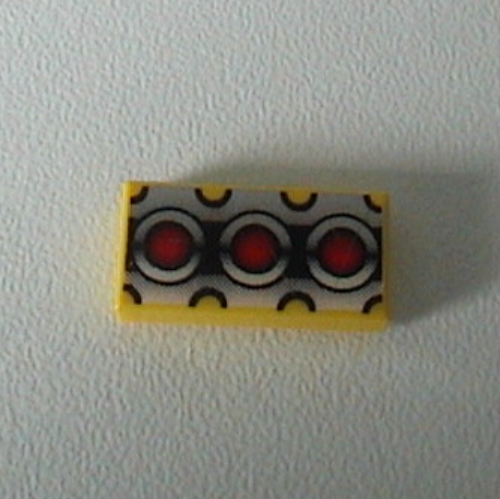 Tile 1 × 2 with Red Circles and Silver / Black Print Gelb
