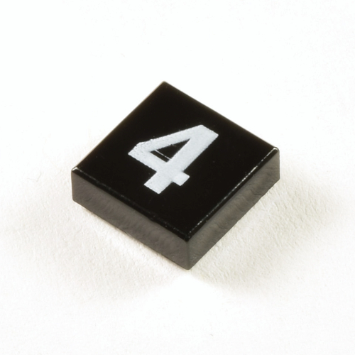 Fliese 1 × 1 mit weiß '4' Druck Schwarz