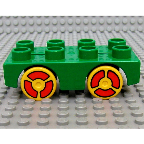 Duplo Car Base 2 × 4 with Yellow Wheels with Red Print, and Lego Logo on Base (Brickrunner) Grün