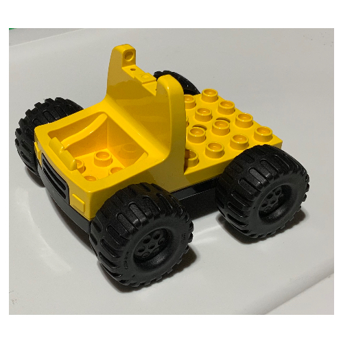 Duplo Truck with 4 × 4 Flatbed Plate and Jumbo Wheels with Black Base