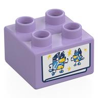 Duplo Brick 2 × 2 with Drawing of Bluey and Bandit print Lavendel