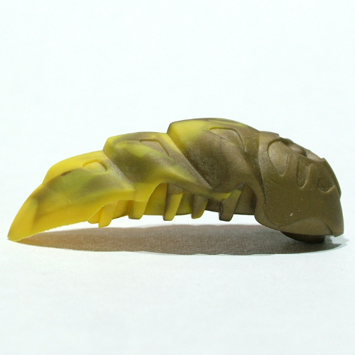 Large Figure Accessory, Rahkshi Kraata Stage 3 with Marbled Yellow Tail Pattern in Black