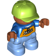 Duplo Figure Child with Cap Lime, with Blue Shirt with 'SKATE' print - Medium Nougat Face and Hands - Medium Blue Legs Blau