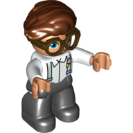 Duplo Figure with Hair Swept Right Reddish Brown, with Black Legs, Shirt with Suspenders Print and Brown Glasses Weiß
