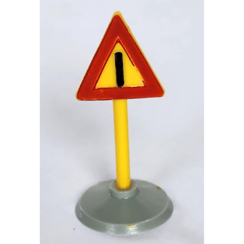 Road Sign Old Triangle with Generic Warning Print & Type 1 Base Weiß