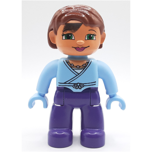 Duplo Figure Bob / Pageboy Hair Reddish Brown, with Dark Purple Legs, Light Blue Wrap Top with Necklace, Light Blue Hands Leuchtendes Hellblau