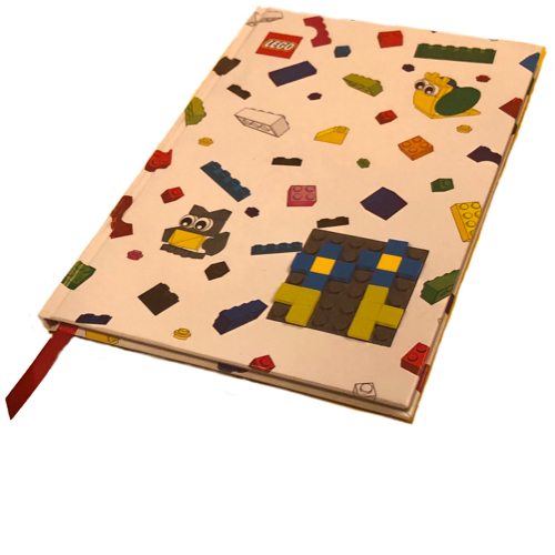 Notebook with Brick Images, Embedded Dark Bluish Gray 6 × 6 Plate, Red Ribbon Weiß