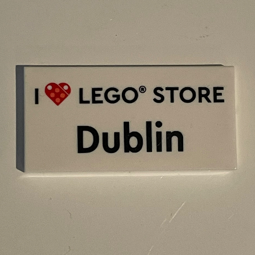 Tile 2 × 4 with 'I heart LEGO STORE Dublin' print Weiß