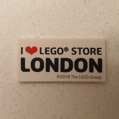 Tile 2 × 4 with 'I Heart LEGO STORE LONDON' Print Weiß