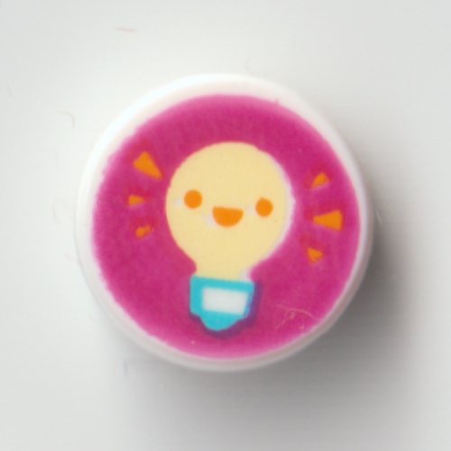 Tile Round 1 × 1 with Light Bulb on Magenta Background print Weiß