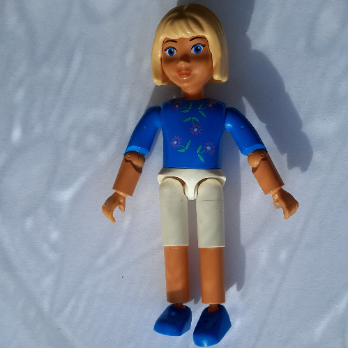 Belville Figure Articulated Elbows, Child, Female, Light Yellow Hair, White Shorts, Blues Shirt with Flowers Print [Keine Farbe/Beliebige Farbe]