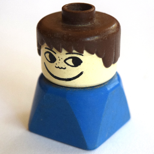 Duplo 2 × 2 × 2 Figure Brick Early, Short Spiky Hair Brown, Freckles Print Blau