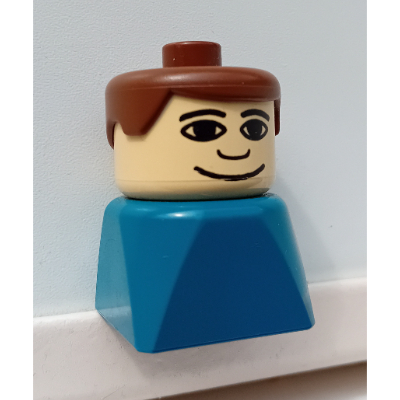 Duplo 2 × 2 × 2 Figure Brick Early, Neat Hair Brown, Wide Smile Print Blau