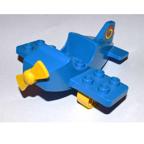 Duplo Airplane Small Wings on Bottom with Yellow Wheels and Propeller Blau