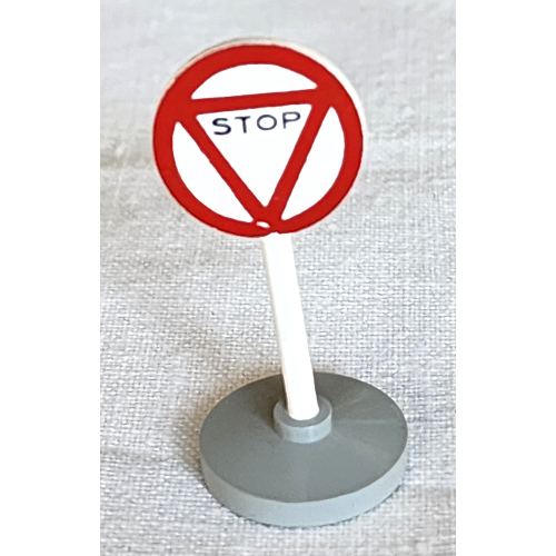Road Sign Old Round with Triangle Stop Print & Type 2 Base Weiß