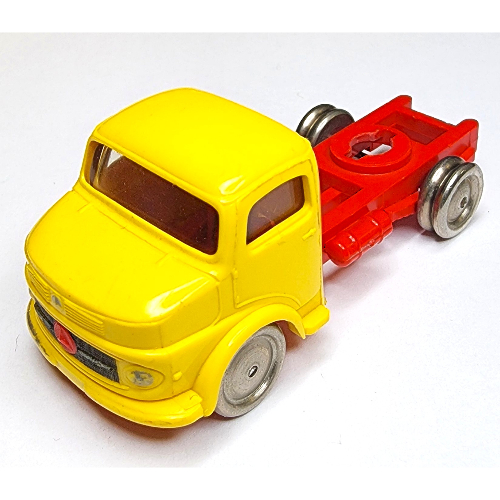 HO Scale Mercedes Truck Cab, Red Chassis Pattern Gelb