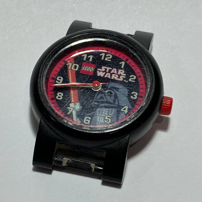 Watch Face with 'LEGO Star Wars' Logo, Red Circle, Darth Vader Print Schwarz